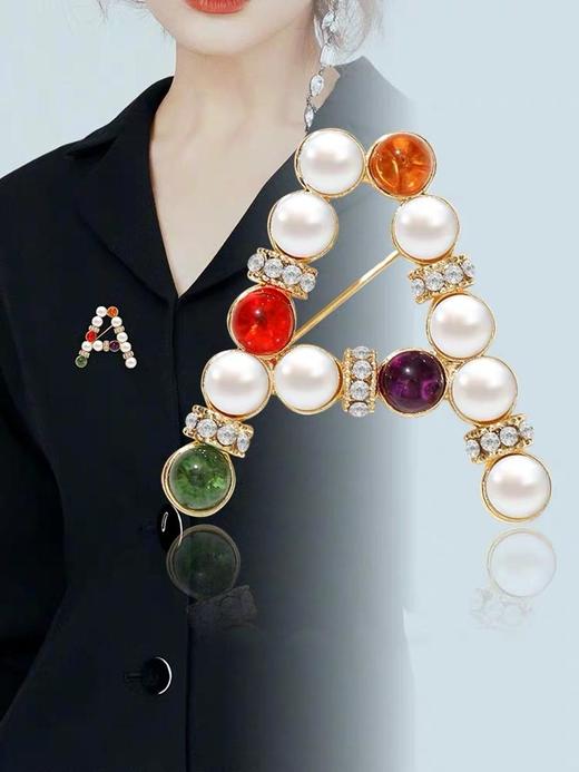 3楼阿玛施AMASS字母珍珠胸针 商品图1