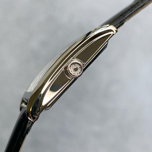 渠道货 浪琴黛绰维纳系列 美洲鳄鱼皮表带
表盘尺寸：20.80 X 32.00mm 商品图3