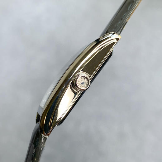 渠道货 浪琴黛绰维纳系列 美洲鳄鱼皮表带
表盘尺寸：20.80 X 32.00mm 商品图3