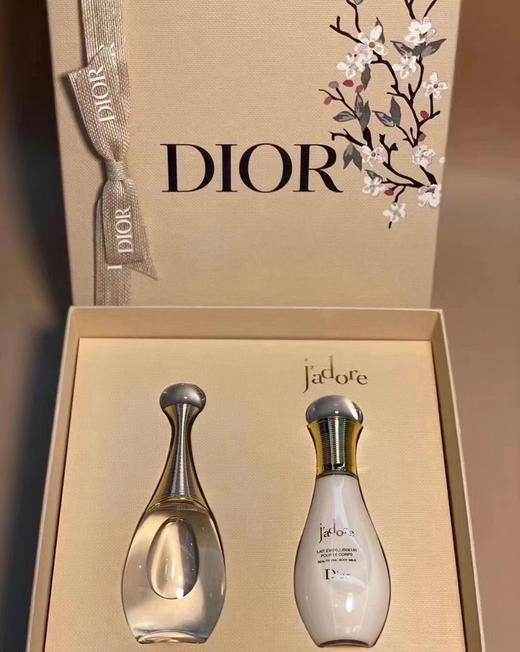 七夕礼物🎁——香水篇

Dior迪奥限定真我香水礼盒套装

50ml浓香香水+75ml身体乳 商品图0