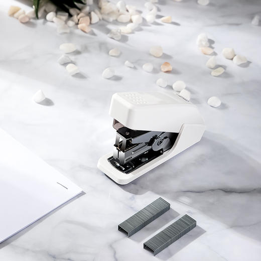 得力订书机0466白/黑12#省力 商品图5