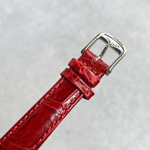 渠道货 浪琴黛绰维纳系列 美洲鳄鱼皮表带
表盘尺寸：20.80 X 32.00mm 商品图6