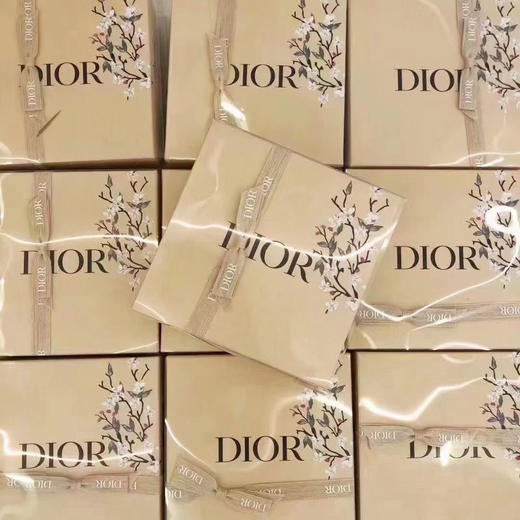 七夕礼物🎁——香水篇

Dior迪奥限定真我香水礼盒套装

50ml浓香香水+75ml身体乳 商品图2