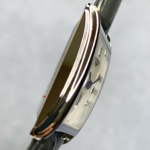 渠道货 浪琴黛绰维纳系列 美洲鳄鱼皮表带
表盘尺寸：20.80 X 32.00mm 商品图5