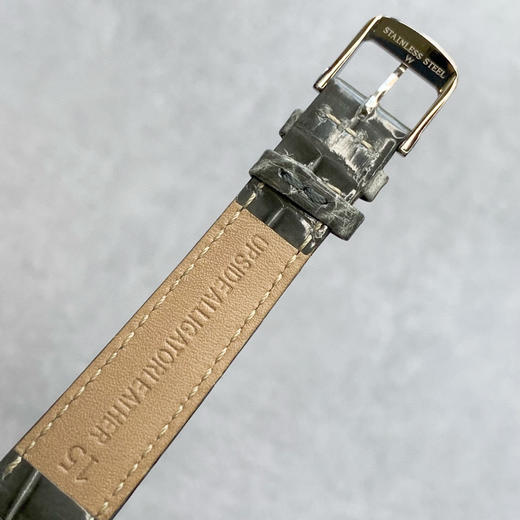 渠道货 浪琴黛绰维纳系列 美洲鳄鱼皮表带
表盘尺寸：20.80 X 32.00mm 商品图7