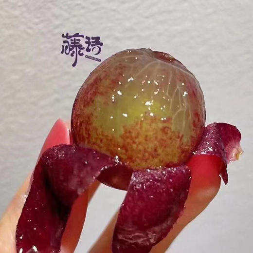 推荐这款好吃的藤语葡萄，连挑剔的女儿都说“这个葡萄太好吃了！甜炸🍇无敌暴力甜，个头大，掉粒少，就是典型的巨峰葡萄口感，皮和肉很容易分离，味道很浓‼️ 商品图6