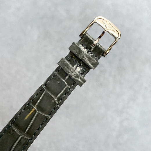 渠道货 浪琴黛绰维纳系列 美洲鳄鱼皮表带
表盘尺寸：20.80 X 32.00mm 商品图6