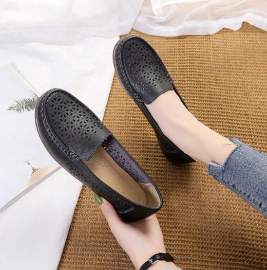 【服饰鞋包】护士鞋女夏季新款平底单鞋镂空透气软底防滑凉鞋一脚蹬妈妈鞋 商品图1