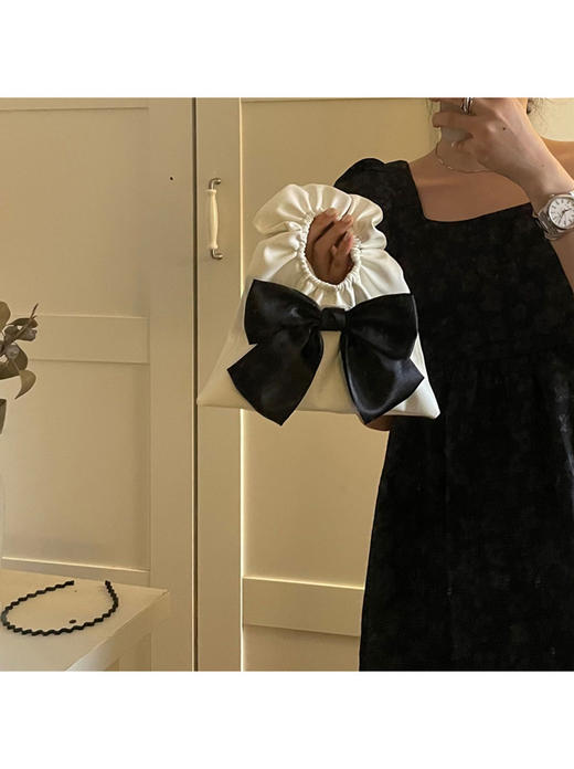 【女包】。FRUITY韩版chic设计感云朵凹造型小包女百搭网红手拎pu软皮包包 商品图6