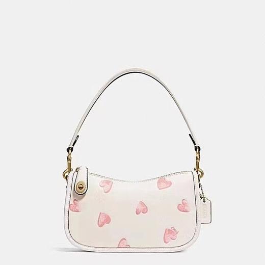 价值2900 七夕礼遇，立减200！限定款CH爱心印花SWINGER 20号手袋/腋下包/桃心单肩包 光滑小牛皮+3D立体印花爱心 一包多用 甜美可爱又精致复古 超小清新 预售 商品图2