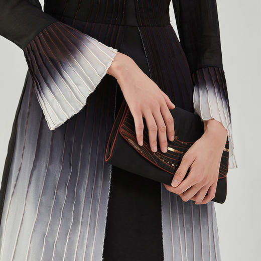 TANGY Collection/天意精品2021年秋冬新品原创线迹片珠莨绸包包 商品图2