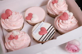 爱心巧克力奶油纸杯蛋糕