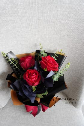 「小花花」三支红玫瑰 七夕换购只能21.22.23派送