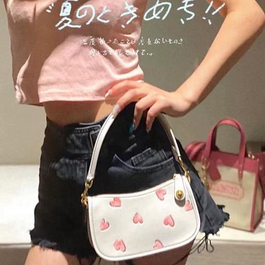 价值2900 七夕礼遇，立减200！限定款CH爱心印花SWINGER 20号手袋/腋下包/桃心单肩包 光滑小牛皮+3D立体印花爱心 一包多用 甜美可爱又精致复古 超小清新 预售 商品图1