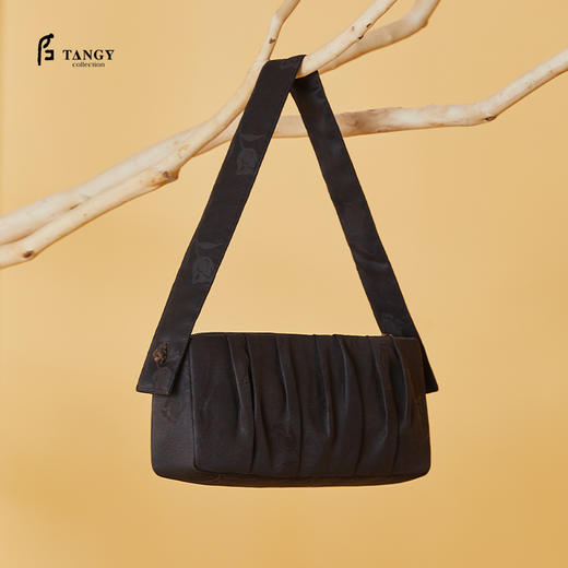 TANGY Collection/天意精品2021年秋冬新品莨绸捏褶香云纱包包 商品图0