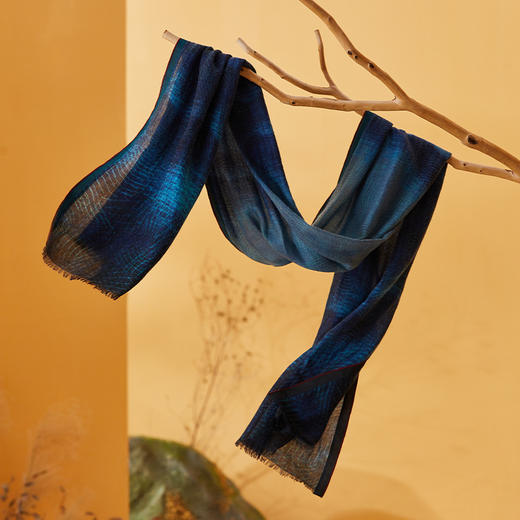 TANGY Collection/天意精品2021年秋冬新品月沉香山羊绒围巾 商品图3