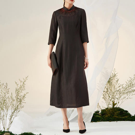 TANGY Collection/天意精品2021年秋冬新品莨绸褶涧香云纱连衣裙 商品图4