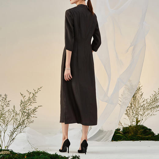 TANGY Collection/天意精品2021年秋冬新品莨绸褶涧香云纱连衣裙 商品图2