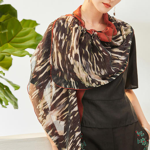 TANGY Collection/天意精品2021年秋冬新品真丝印染围巾 商品图4