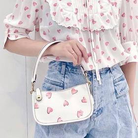 价值2900 七夕礼遇，立减200！限定款CH爱心印花SWINGER 20号手袋/腋下包/桃心单肩包 光滑小牛皮+3D立体印花爱心 一包多用 甜美可爱又精致复古 超小清新 预售