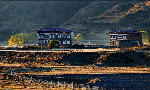 【拼包车活动 ｜4人成行 |  墨石公园+鱼子西两日直通车】行318国道，墨雅寻踪，落入地球的异域星球~ 商品图4