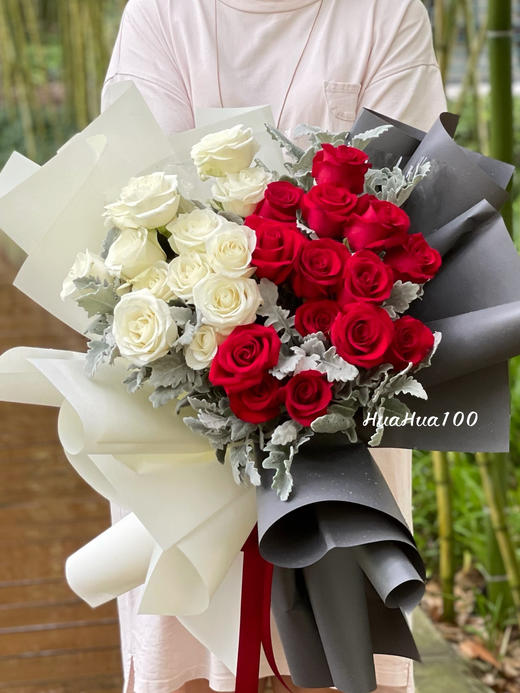 一生一世丨13朵白玫瑰14朵红玫瑰花束 商品图1