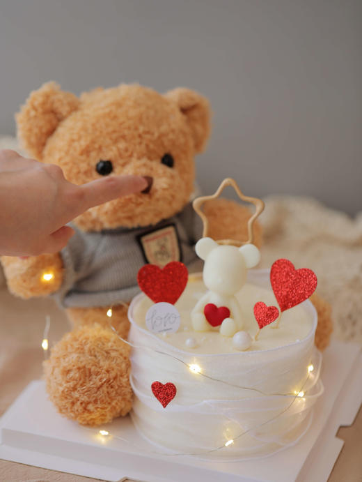 5寸蛋糕送抱抱熊公仔蛋糕给特别的她一个熊抱吧