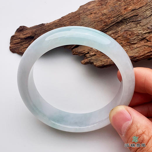 派瑞翡翠 翡翠手镯 糯种 淡绿色 商品图2
