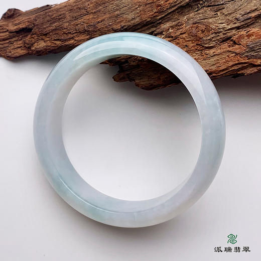派瑞翡翠 翡翠手镯 糯种 淡绿色 商品图3