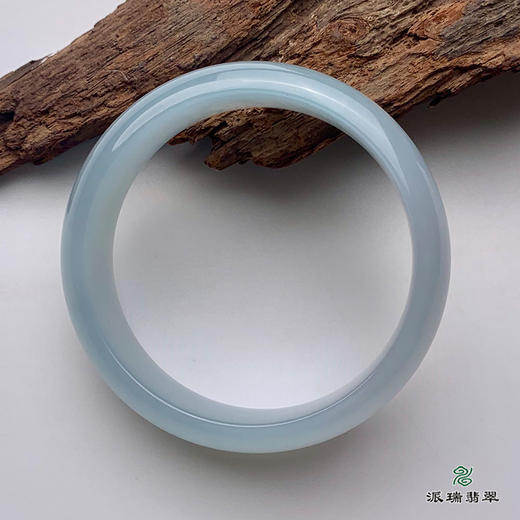 派瑞翡翠 翡翠手镯 糯种 淡绿色 商品图3