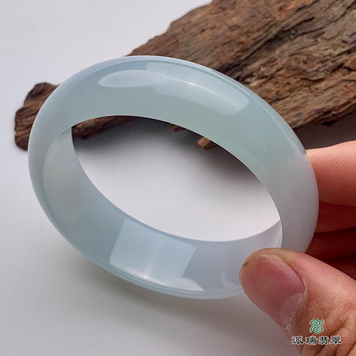 派瑞翡翠 翡翠手镯 糯种 淡绿色 商品图2