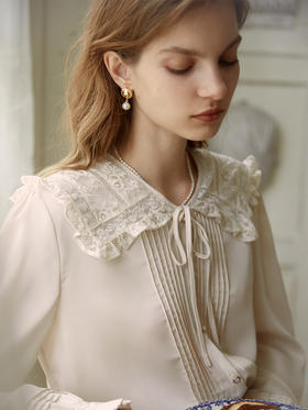法式衬衫女秋设计感小众蕾丝拼接娃娃领宽松雪纺上衣