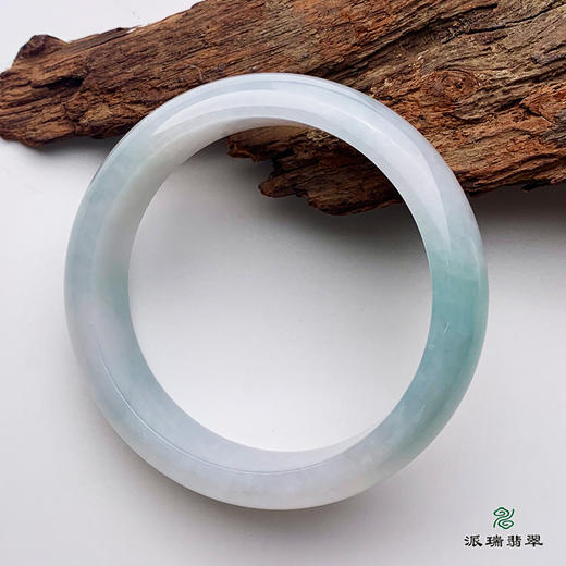 派瑞翡翠 翡翠手镯 糯种 淡绿色 商品图0