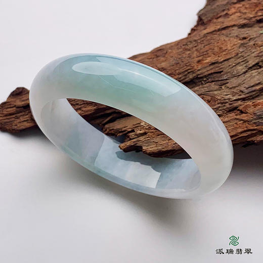 派瑞翡翠 翡翠手镯 糯种 淡绿色 商品图1