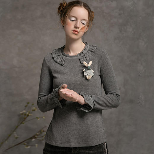 famecoco范可儿长袖t恤女秋季圆领修身纯色复古蕾丝上衣D216BB300 商品图0