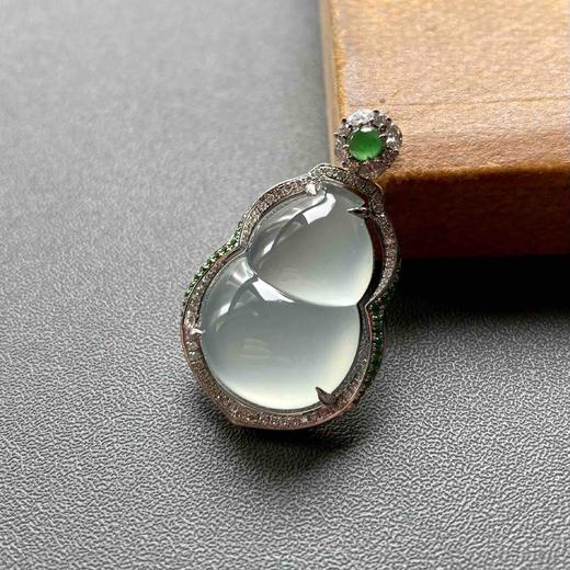 玻璃种厚庄翡翠葫芦18k白金钻石沙弗莱石镶嵌 商品图0