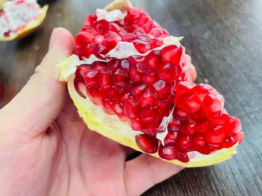 【突尼斯软籽石榴】9颗礼盒装 单果约400-500g颗 每一粒石榴都非常饱满，色泽均衡，粉嫩透亮的石榴粒像一颗颗红宝石 商品图6
