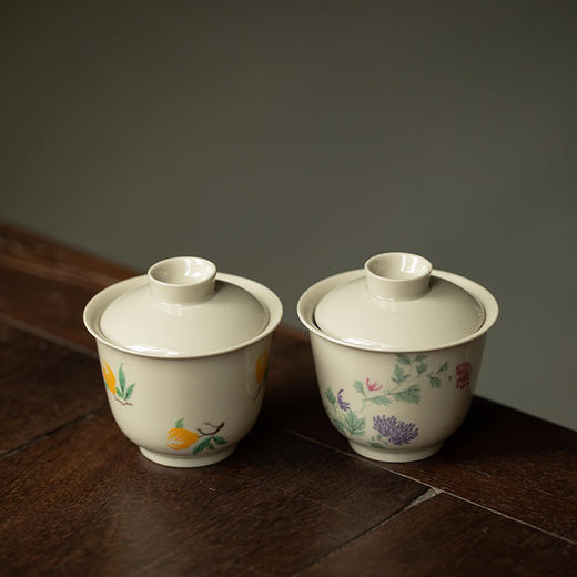 【铭道尚品】【蜜色2号单盖碗/柿子菊花草屋】口径8.3cm 高8.5cm 容量150ml 复古草木灰色釉陶瓷手抓盖碗茶杯单个家用功夫茶具中式泡茶碗 商品图0