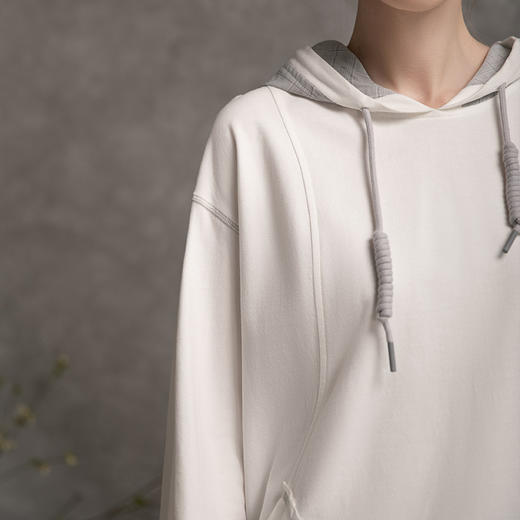 famecoco范可儿秋季连帽卫衣女纯棉长袖设计感宽松灰色上衣D216BL300 商品图3