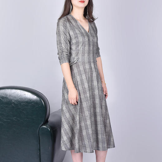 SAINT L’UCK/圣媛女装春季新款中长款V领格子连衣裙SA120L14 商品图3