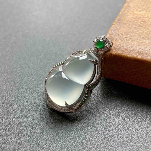 玻璃种厚庄翡翠葫芦18k白金钻石沙弗莱石镶嵌 商品图1