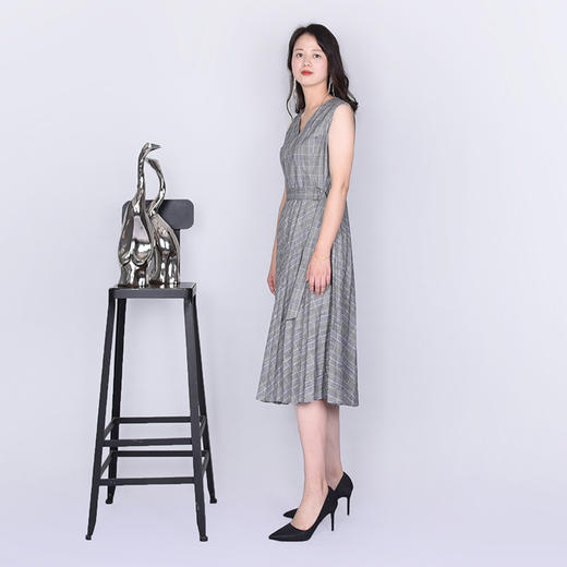 SAINT L’UCK/圣媛女装新款V领格子连衣裙SA120L04 商品图1