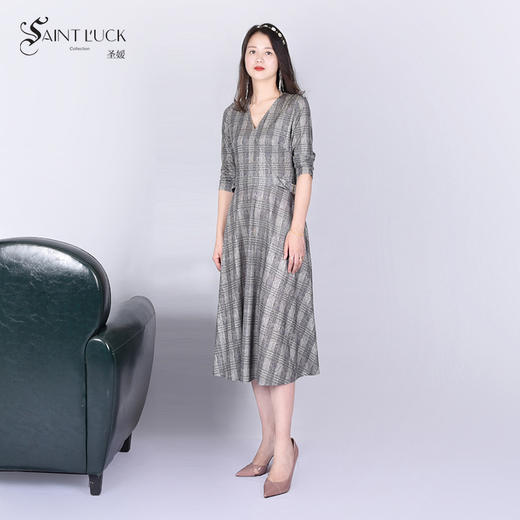 SAINT L’UCK/圣媛女装春季新款中长款V领格子连衣裙SA120L14 商品图0
