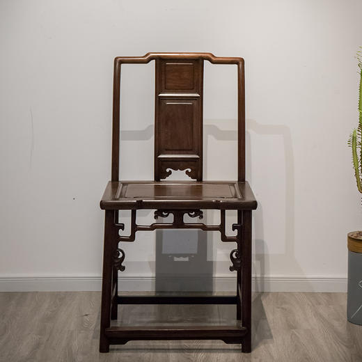 清代 红木拱璧纹弯腿方桌及靠背椅成堂（一桌四椅） 商品图5