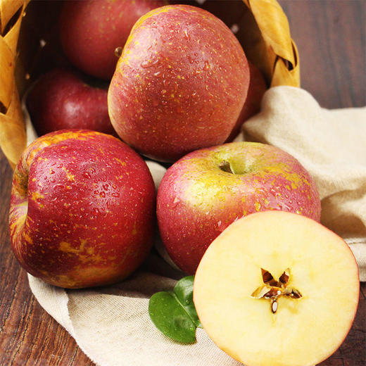 【顺丰发货】云南昭通丑苹果深山种植人工挑选鲜嫩多汁甜到心坎的脆红苹果5斤装 商品图0