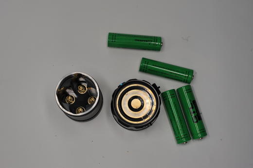 （七折清仓）应急手机USB充电，小巧便携强光持久照明18650手电筒 商品图7