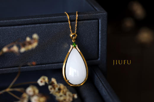18K黄金和田玉（白玉）镶钻吊坠--含翠 /单面水滴17*30mm 商品图3