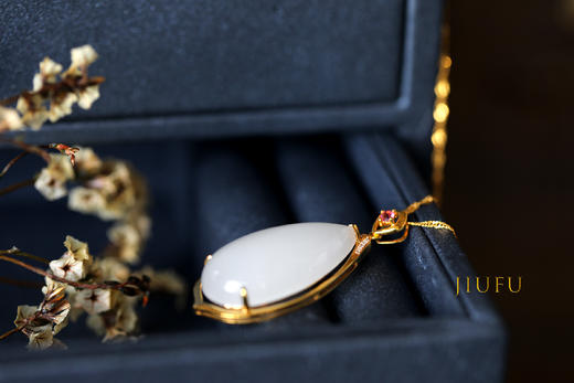 18K黄金和田玉（白玉）镶钻吊坠   /水滴17*30mm 商品图2