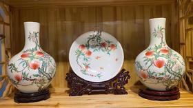 彭小清：全手工制作仿古粉彩九桃天球瓶