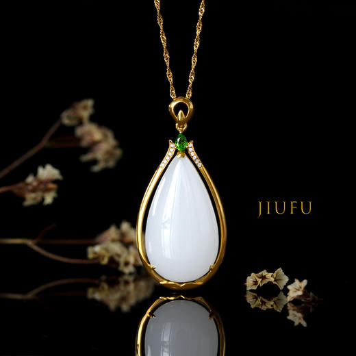 18K黄金和田玉（白玉）镶钻吊坠--含翠 /单面水滴17*30mm 商品图0